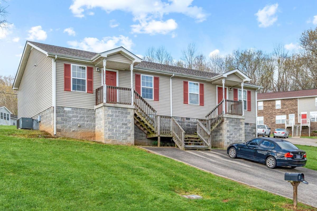 Apartment for rent at 936 Kingsbury Dr, Clarksville, TN 37040