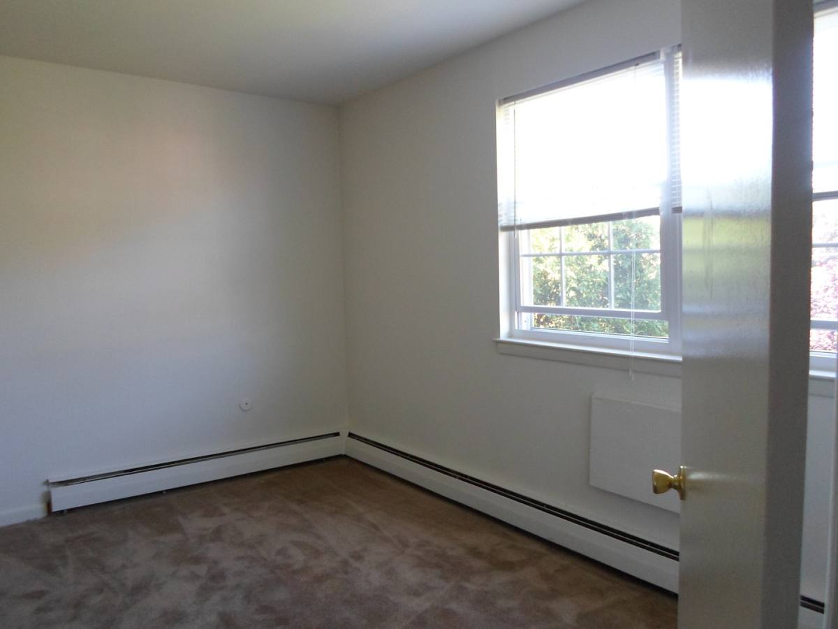 Apartment for rent at 345 E County Line Rd, Hatboro, PA 19040