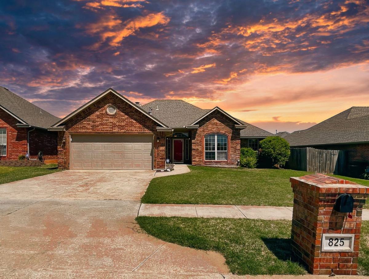 House for rent at 825 SW 39th St, Oklahoma City, OK 73160