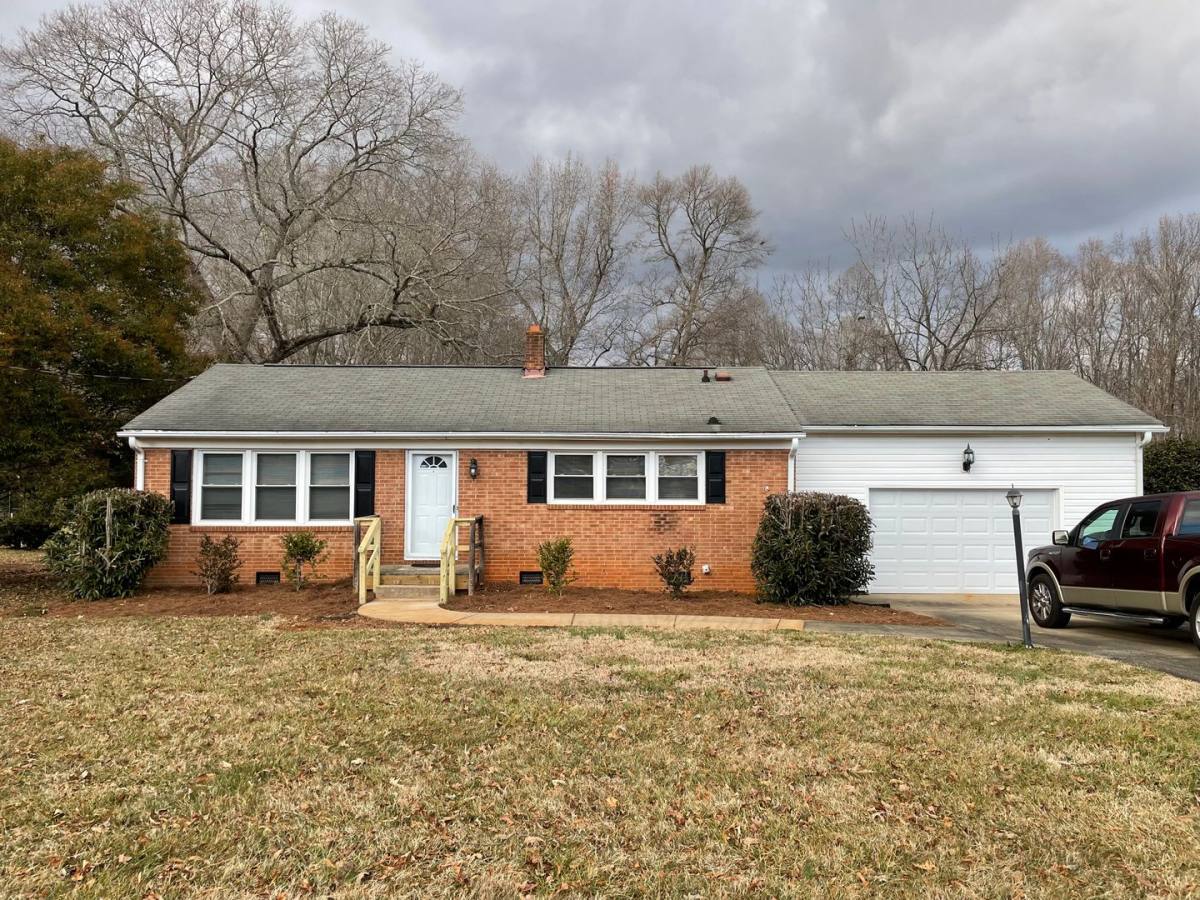 House for rent at 3705 Edgewood Dr, Greensboro, NC 27406