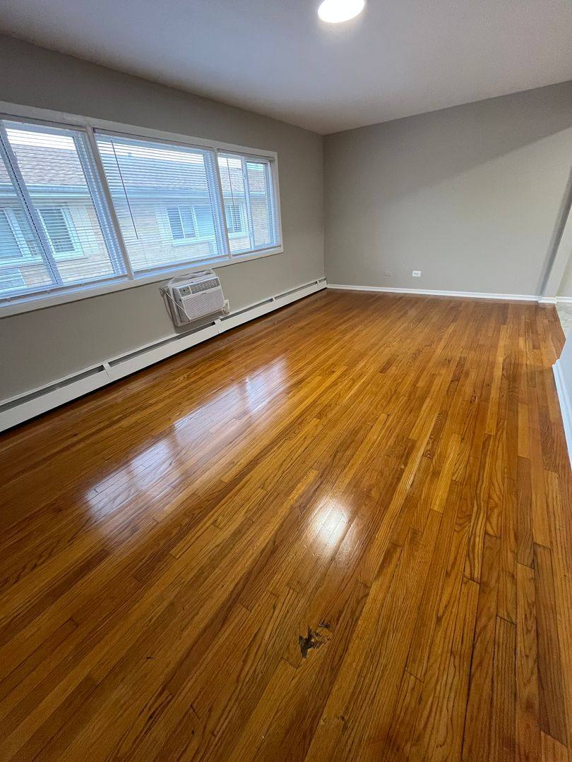 Apartment for rent at 17-19 N Waller Ave, Chicago, IL 60644