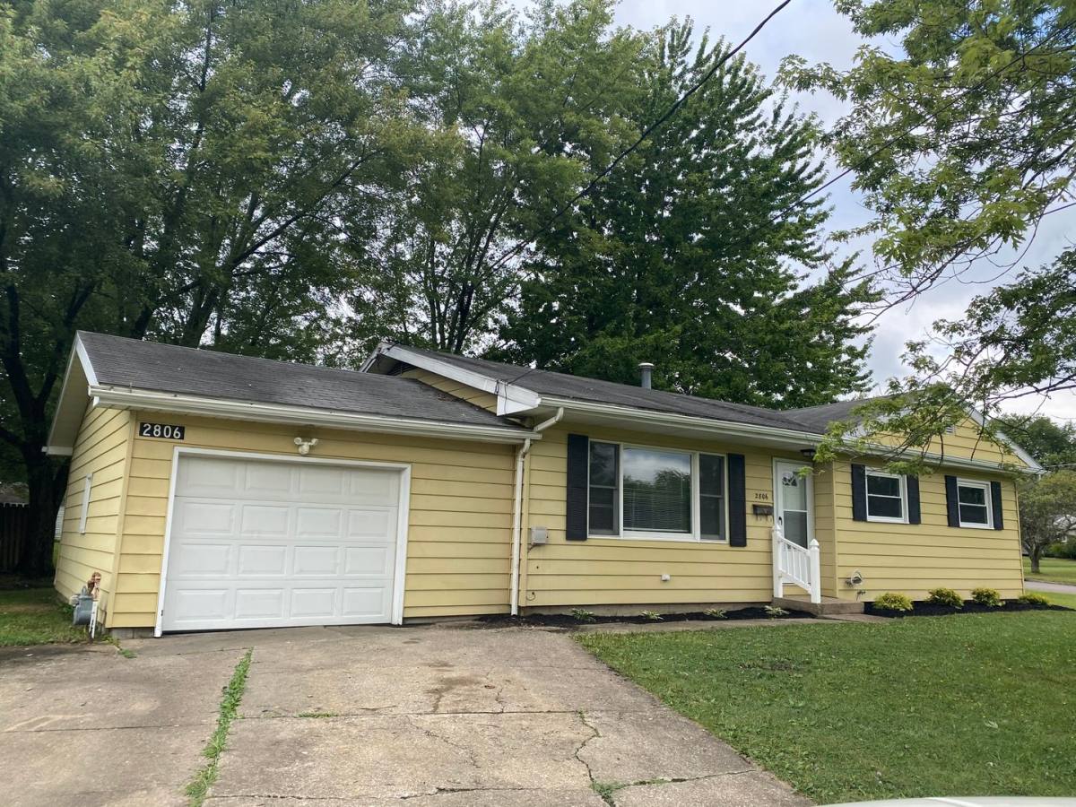 House for rent at 2806 Bainbridge Ave, Youngstown, OH 44511