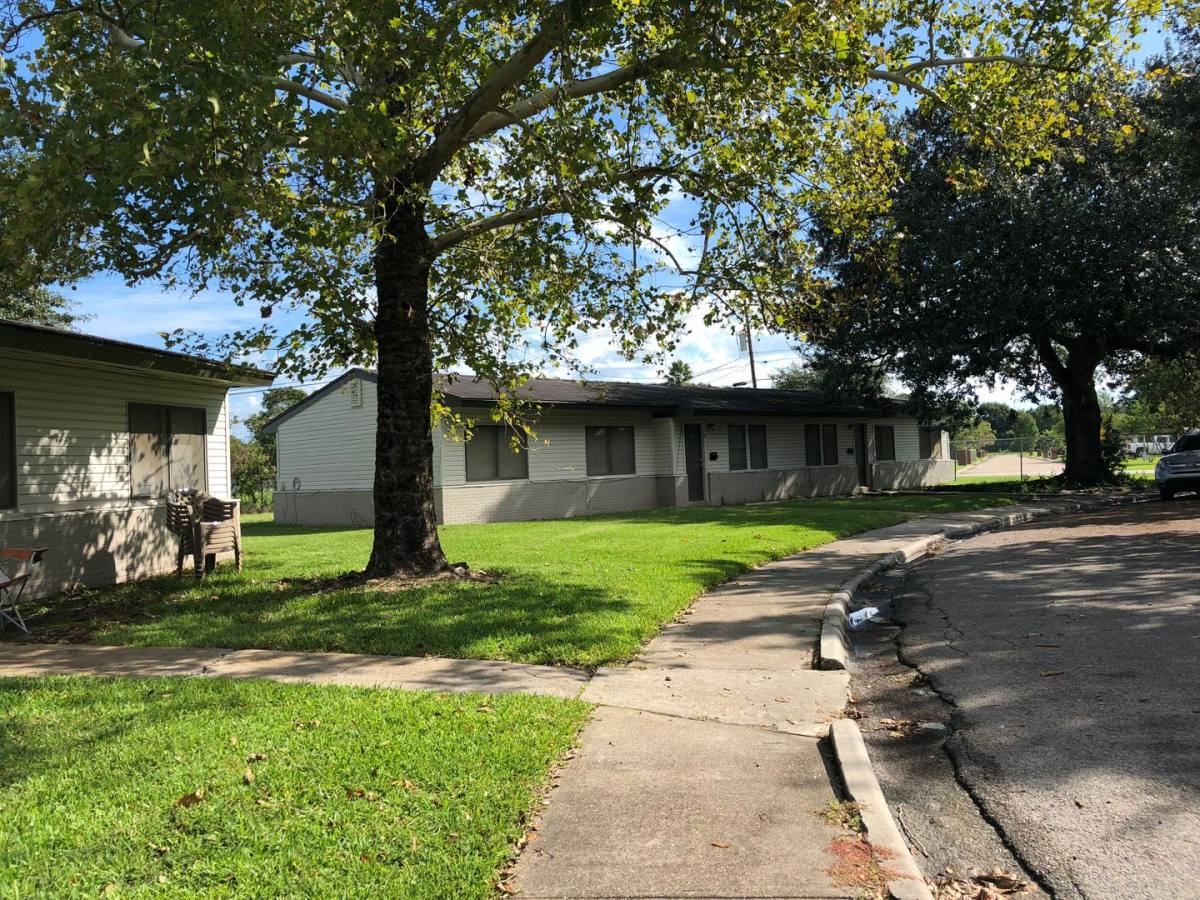 Apartment for rent at 400 Bower Dr, Bridge City, TX 77611