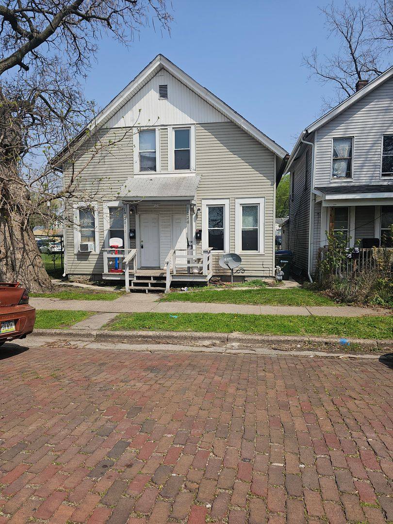 Apartment for rent at 1220 W 5th St, Davenport, IA 52802
