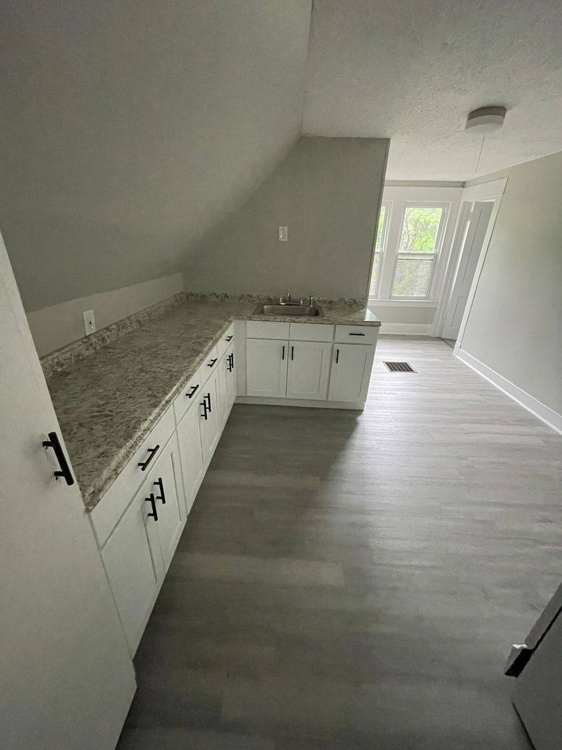 Apartment for rent at 12 Harding Place, New Haven, CT 06511