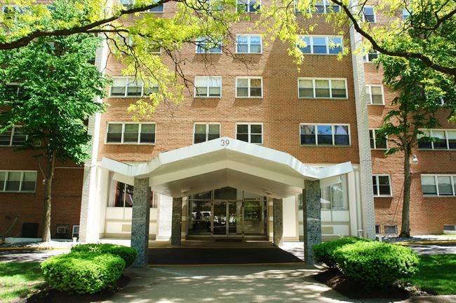 Apartment for rent at 39 E 39th St, Paterson, NJ 07514