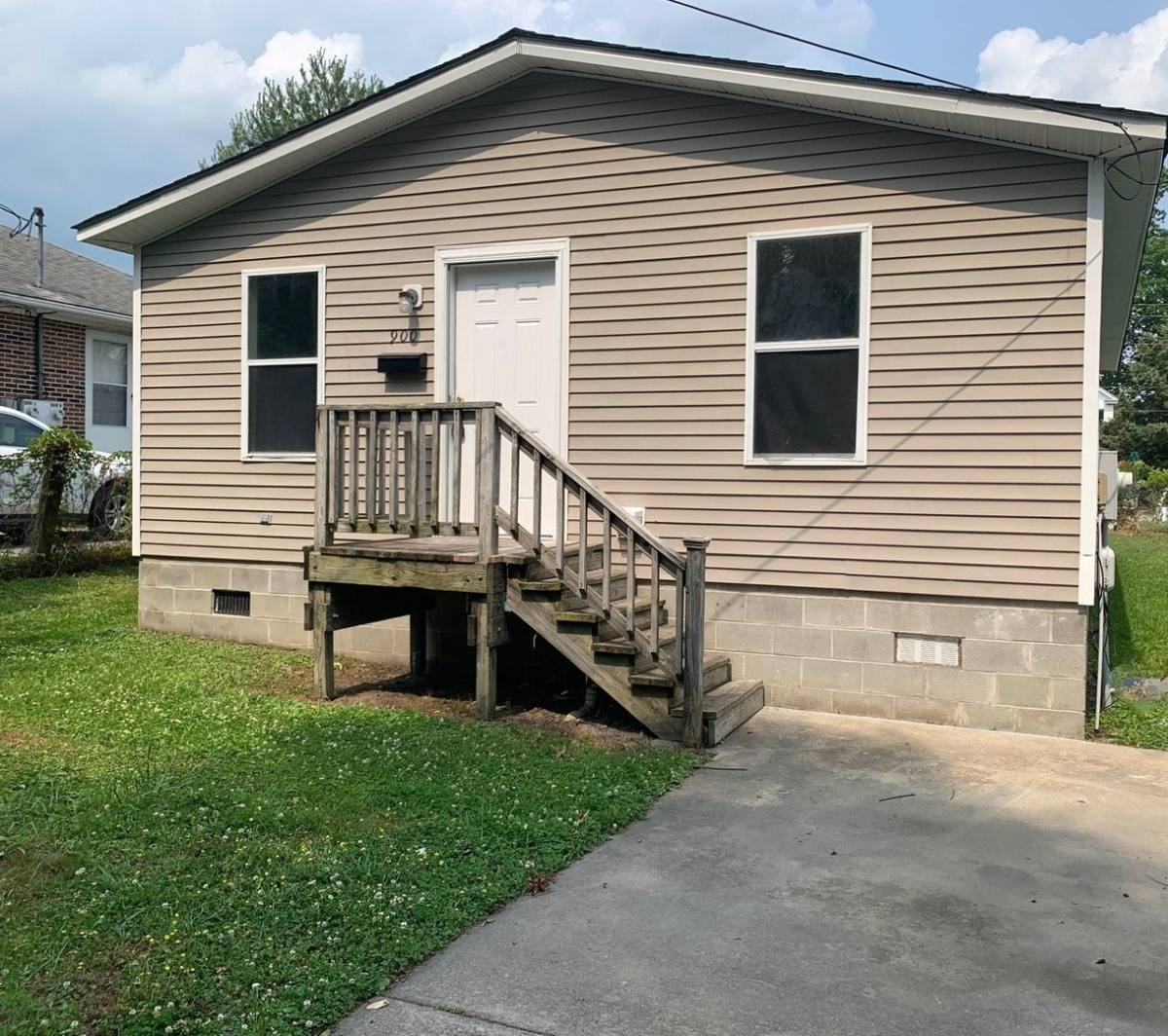 House for rent at 900 Cale St, Elizabeth City, NC 27909