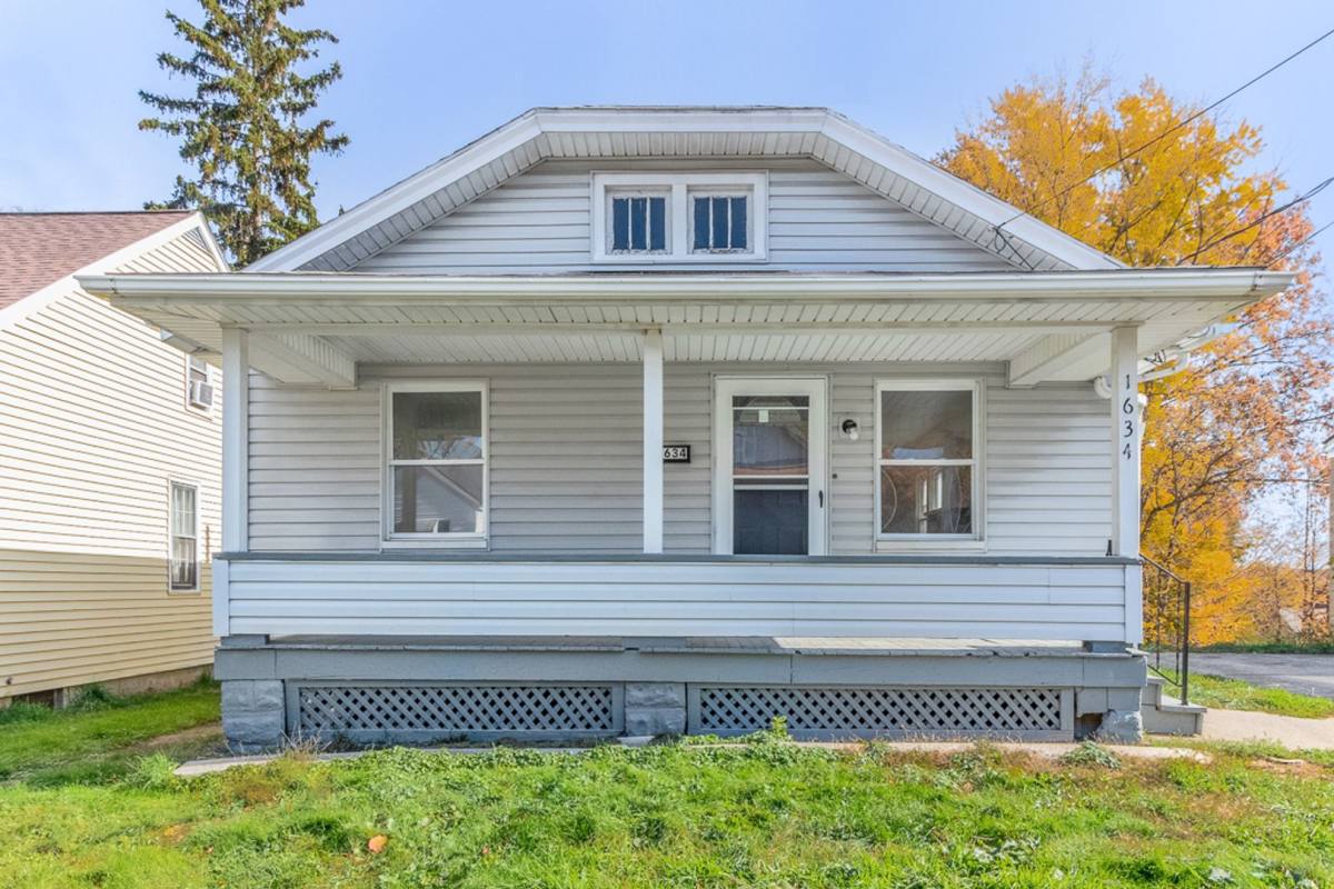 House for rent at 1634 St Elmo NE, Canton, OH 44705