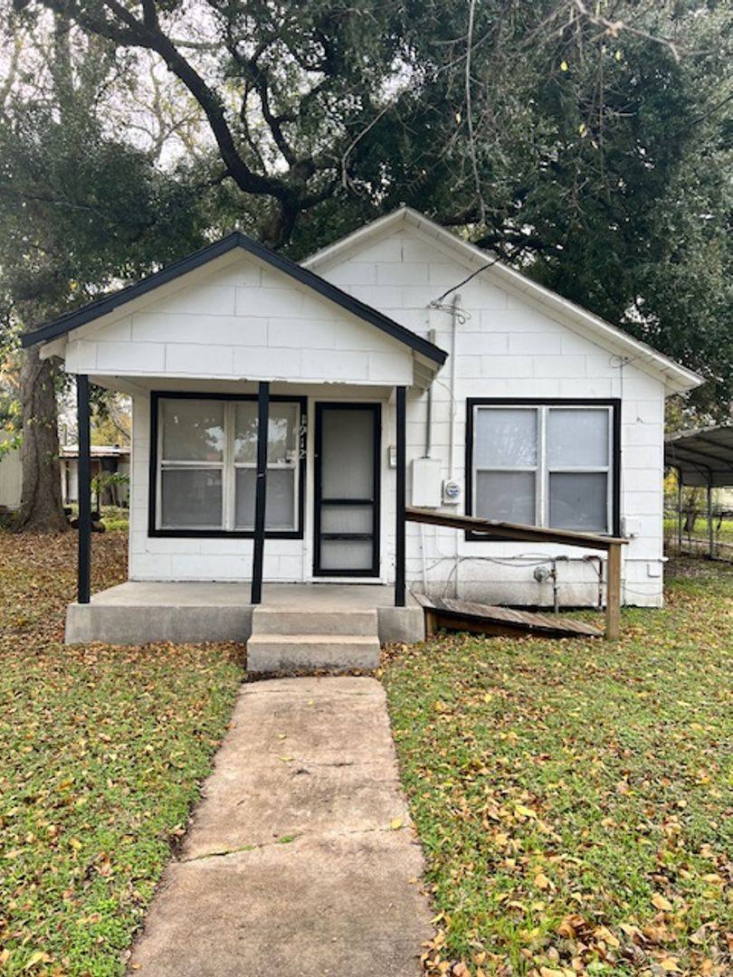House for rent at 1912 Grace St, Bay City, TX 77414