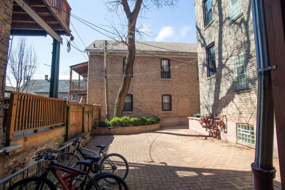 Apartment for rent at 1409 W Lexington, Chicago, IL 60607
