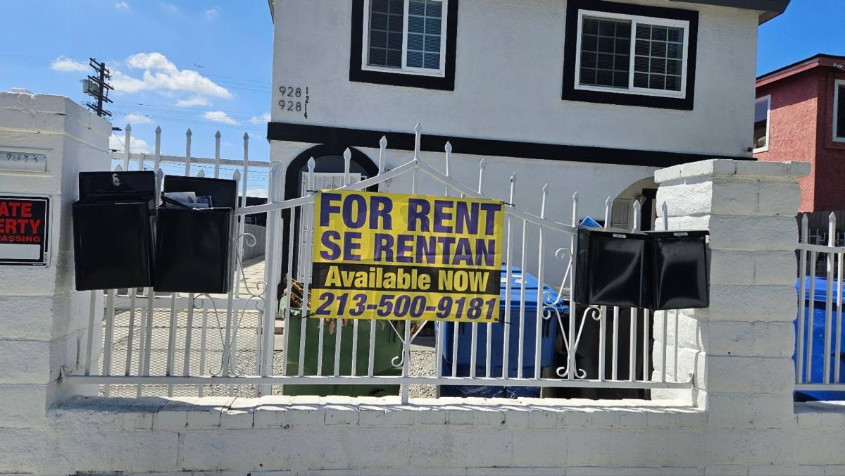 Apartment for rent at 926 E 57th St, Los Angeles, CA 90011