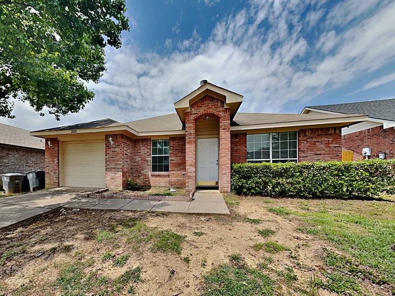 House for rent at 2025 Hollow Creek Dr, Dallas, TX 75253