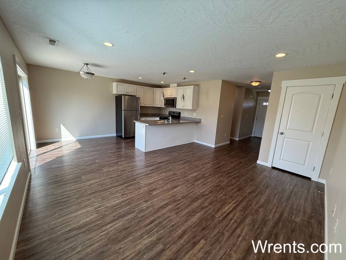 Townhouse for rent at 10427-10429 E Maxwell Lane, Spokane, WA 99206