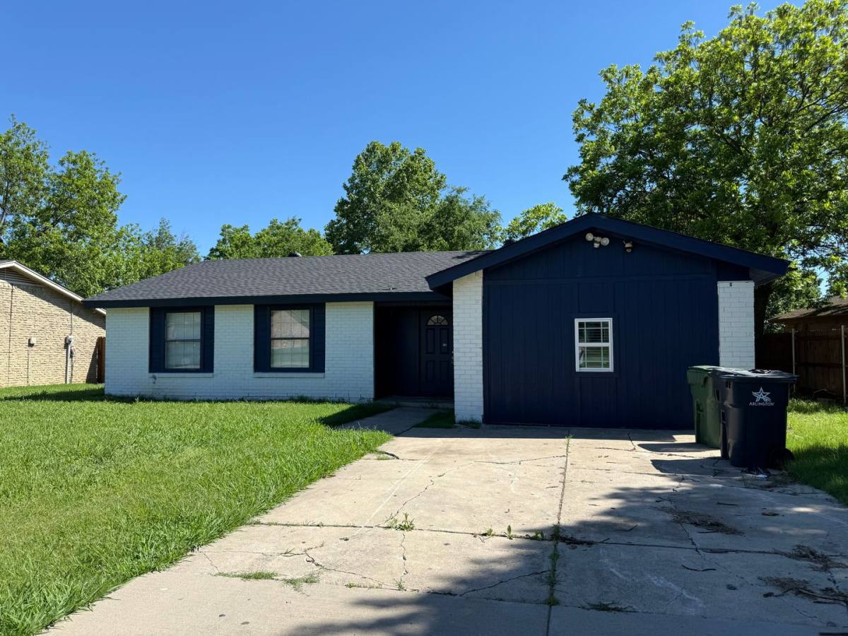 House for rent at 1406 Winderemere Dr, Arlington, TX 76014