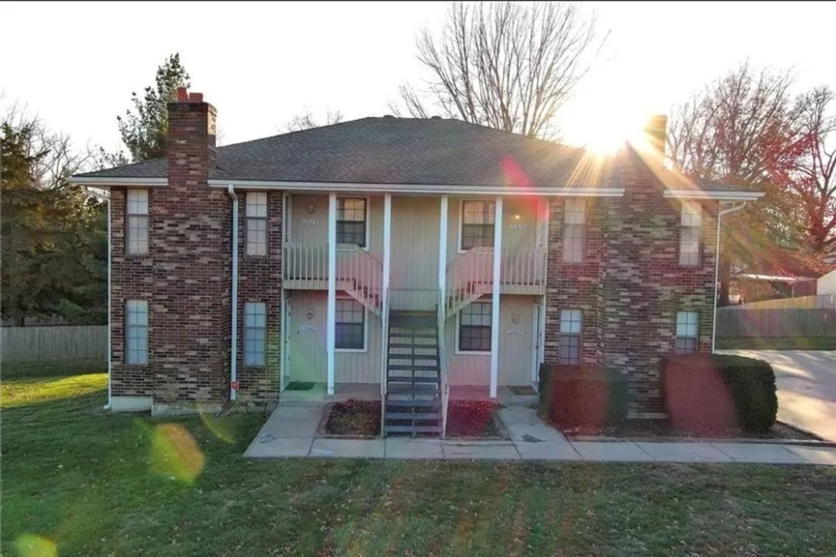 Apartment for rent at 11101 - 11107 Route 350 E, Kansas City, MO 64138