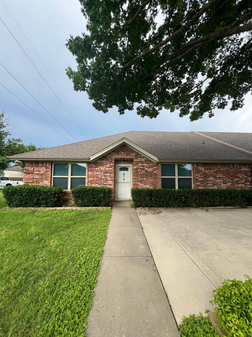 Townhouse for rent at 970 Austin Court, Weatherford, TX 76087