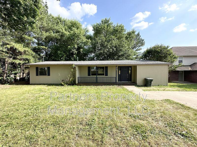 House for rent at 2201 W Deane St, Fayetteville, AR 72703