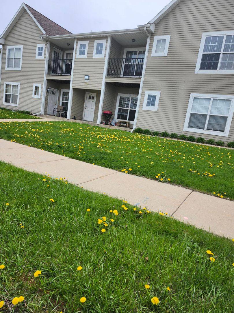 Townhouse for rent at 6315 52nd St, Kenosha, WI 53144