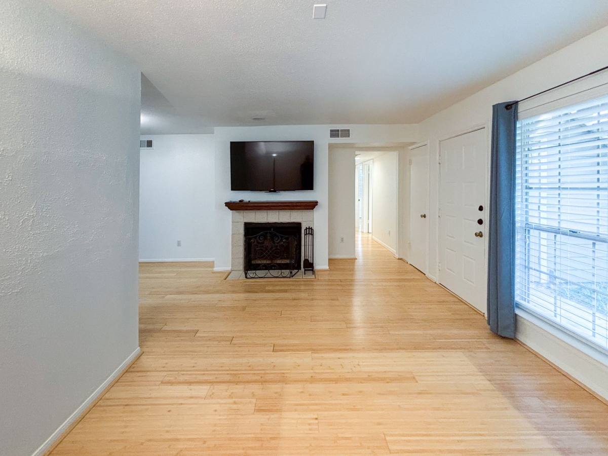 House for rent at 1860 White Oak Dr, Houston, TX 77009