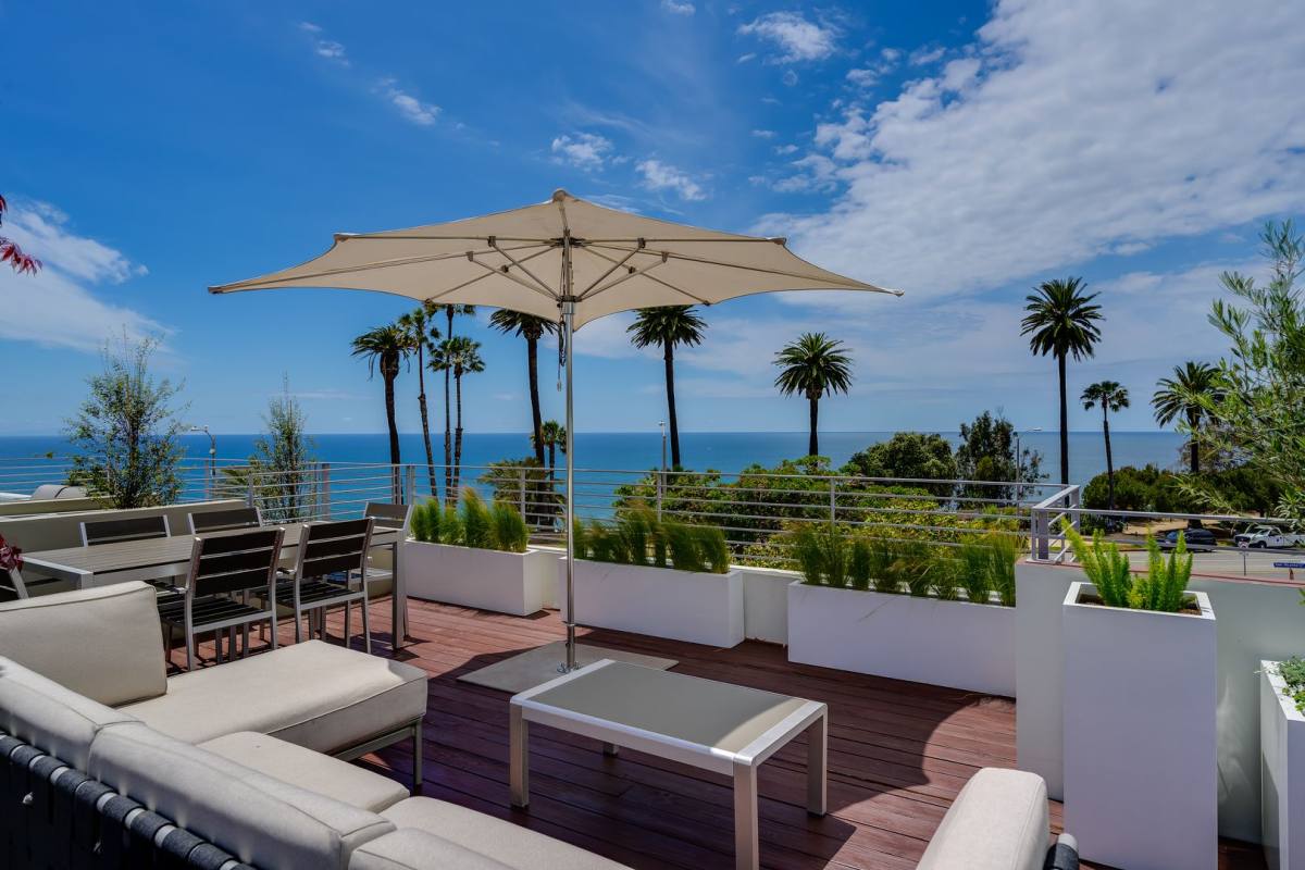 Apartment for rent at 301 Ocean Ave, Santa Monica, CA 90402