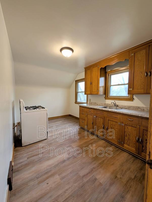 Apartment for rent at 81 Winona St E, Saint Paul, MN 55107