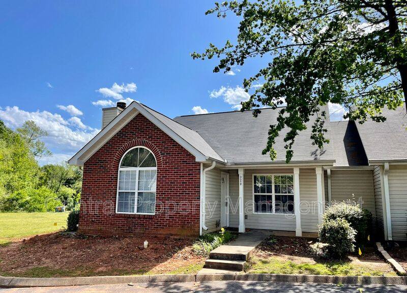 Townhouse for rent at 320 Woodruff Park Lane, Simpsonville, SC 29681