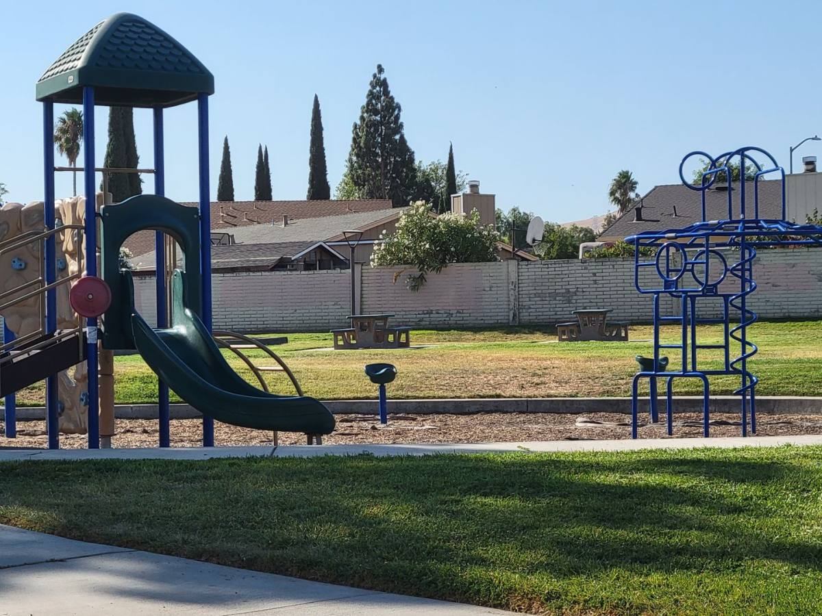 Apartment for rent at 37 Washington St, Pittsburg, CA 94565