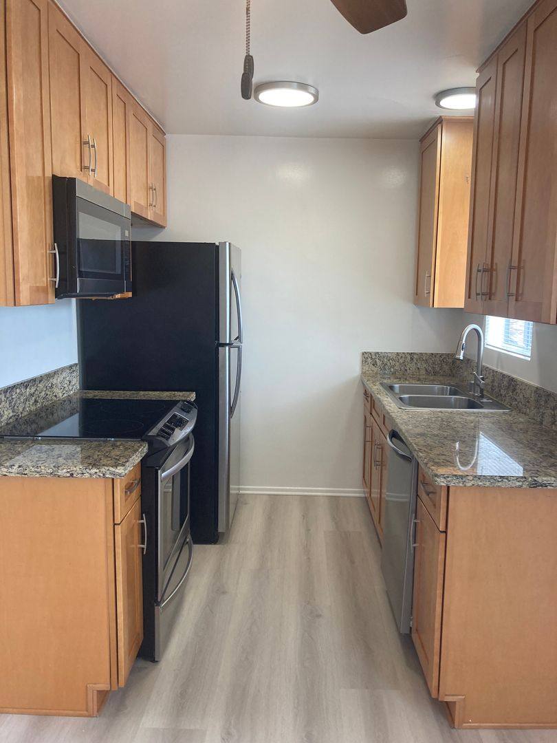 Apartment for rent at 1102-06 Central Ave, Seal Beach, CA 90740