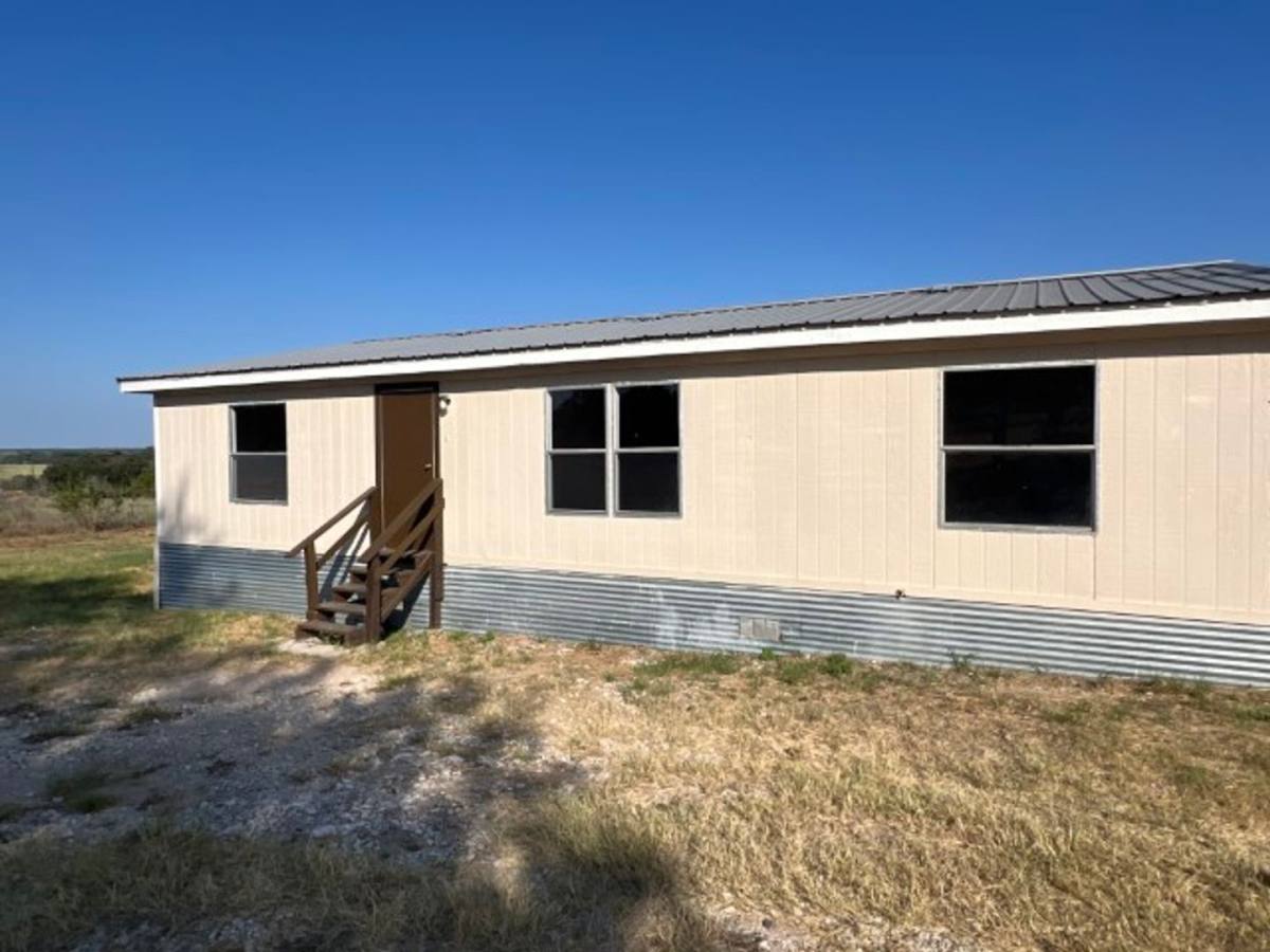 House for rent at 373 County Rd #119, Floresville, TX 78114
