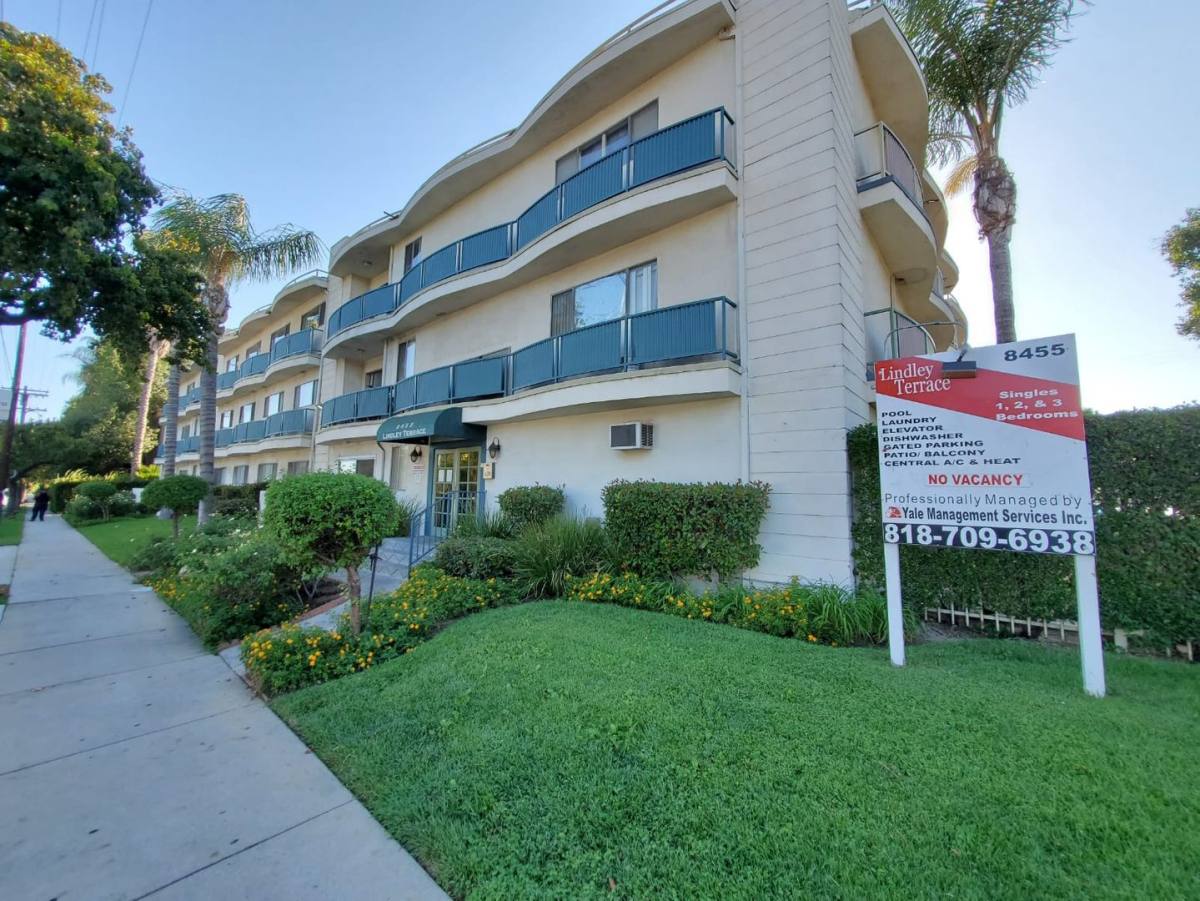 Apartment for rent at 8455 Lindley Ave, Northridge, CA 91325
