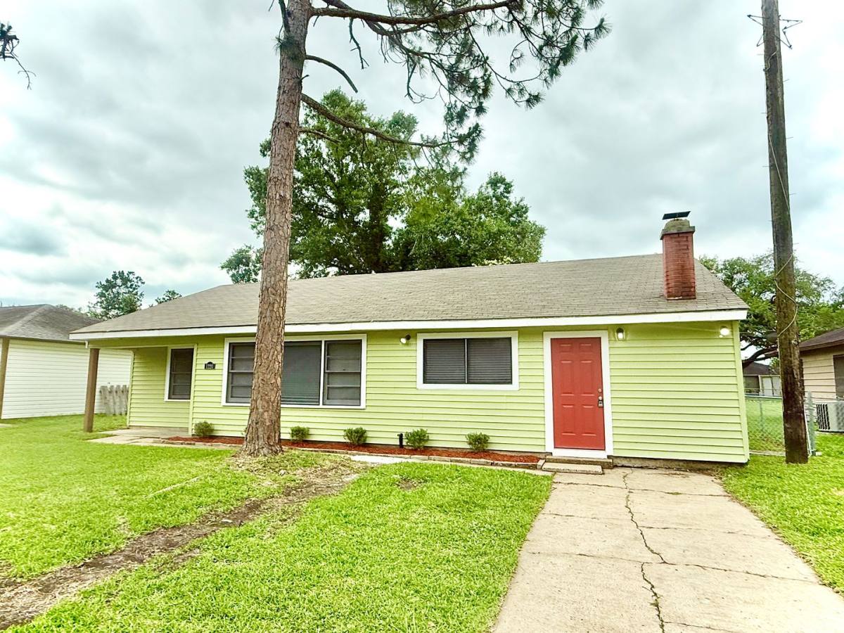 Apartment for rent at 1220 Chevy Chase Dr, Angleton, TX 77515