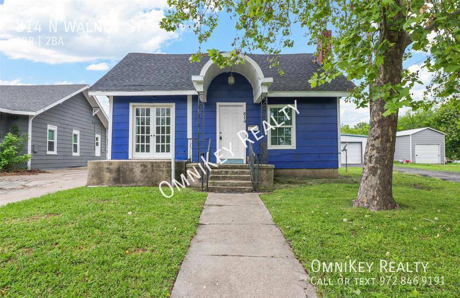 House for rent at 814 N Walnut St, Sherman, TX 75090