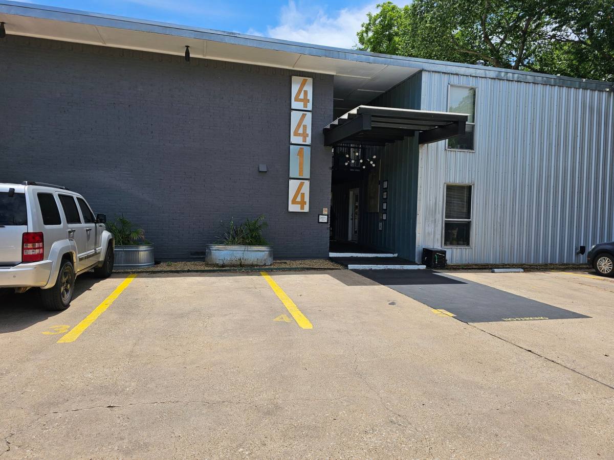 Apartment for rent at 4414 Worth St, Dallas, TX 75246