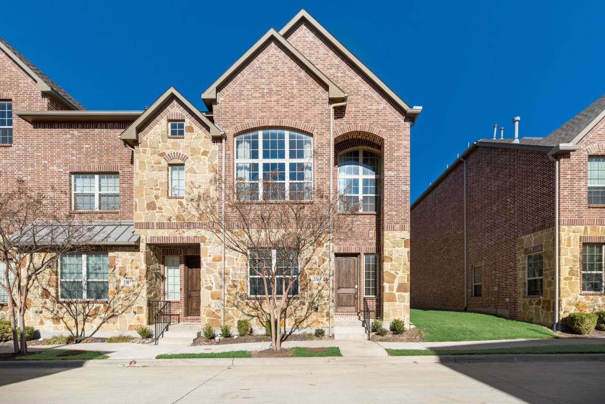 Townhouse for rent at 2761 Troutt Dr, Carrollton, TX 75010