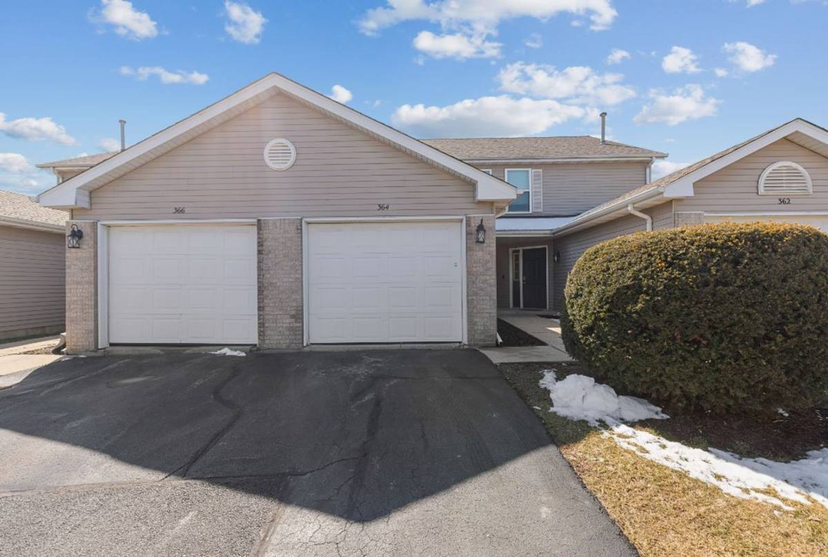 Townhouse for rent at 394 Amphitheater Dr, Rockford, IL 61107