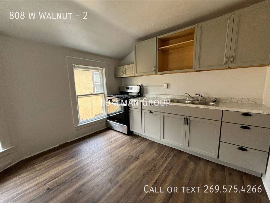 Apartment for rent at 808 W Walnut #2, Kalamazoo, MI 49007