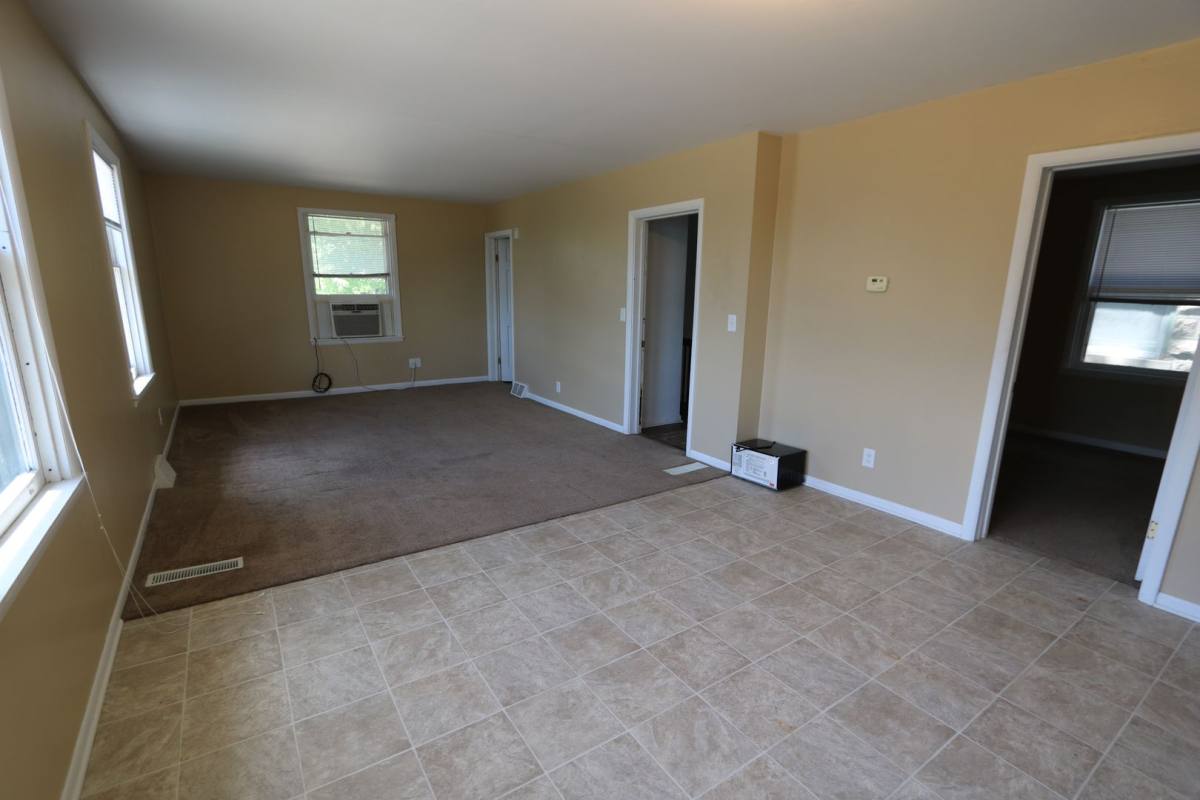 Apartment for rent at 900 & 902 N, Burlington, IA 52601