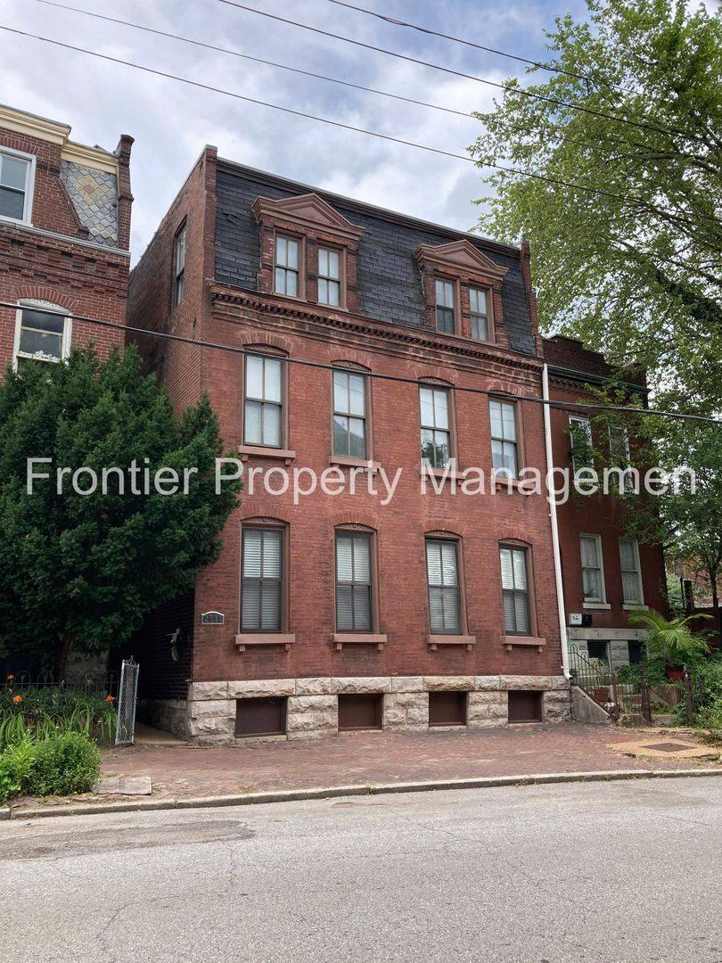 Apartment for rent at 2511 S 9th St, Saint Louis, MO 63104