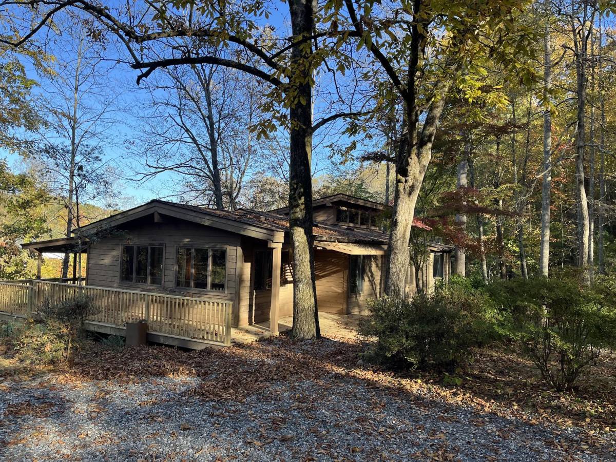 House for rent at 709 Crab Creek Rd, Hendersonville, NC 28739