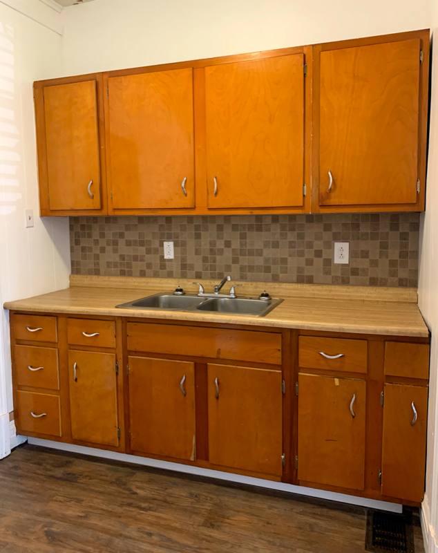 Apartment for rent at 41 N 4th St, Martins Ferry, OH 43935