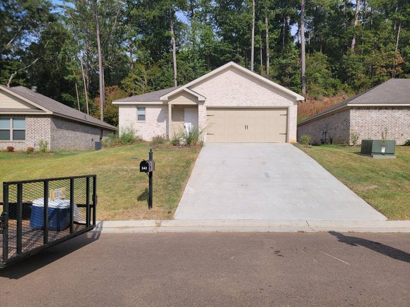 House for rent at 242 Skylane Dr, Pearl, MS 39208