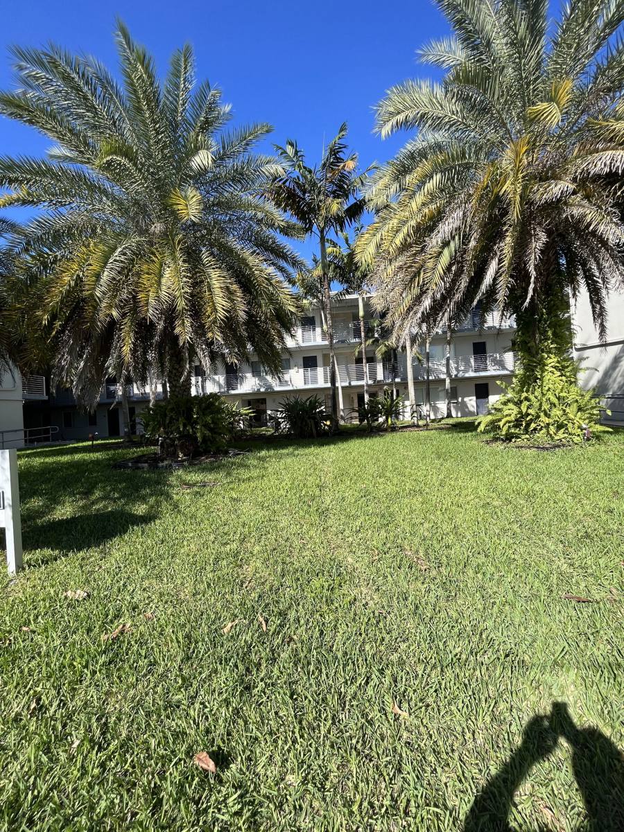 Apartment for rent at 1525 NE 125th St, Miami, FL 33161