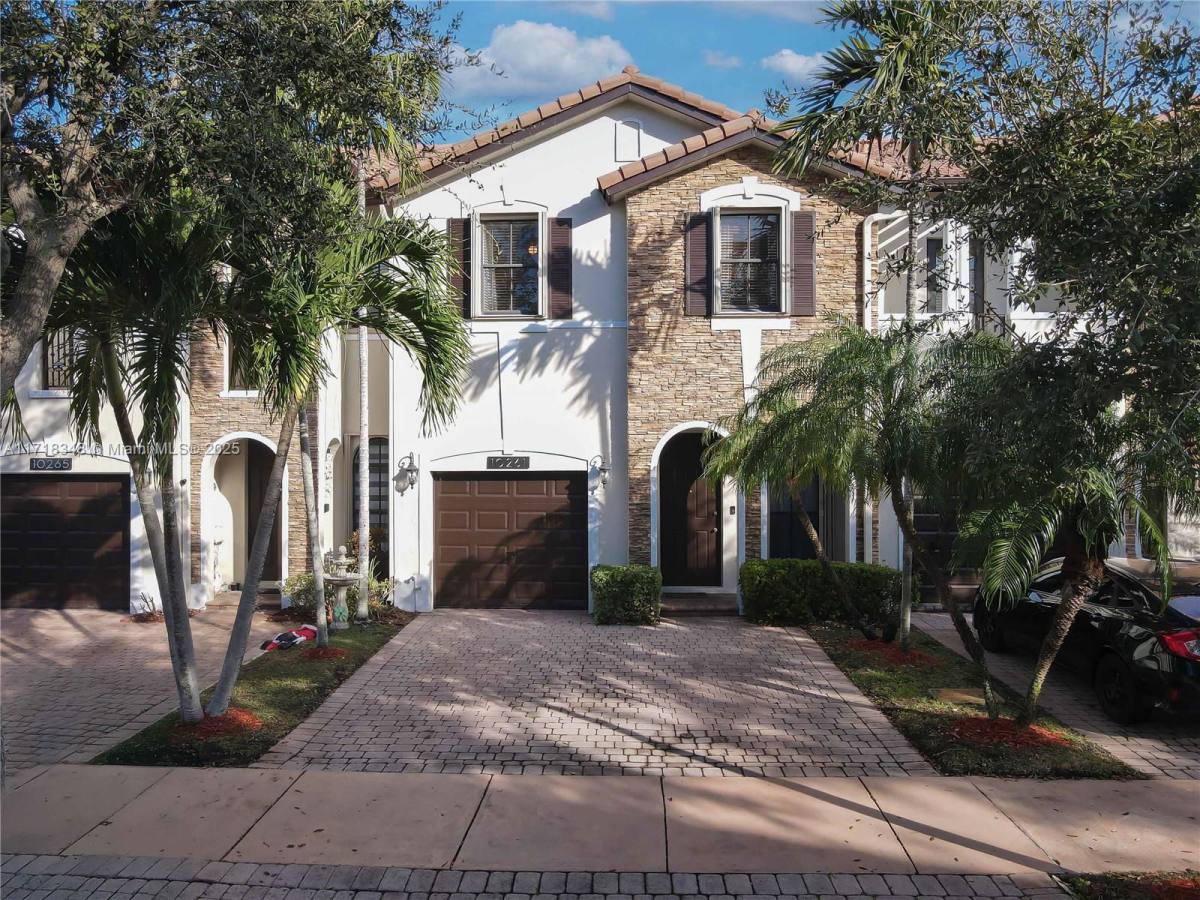 Townhouse for rent at 10261 NW 32nd Terrace, Miami, FL 33172