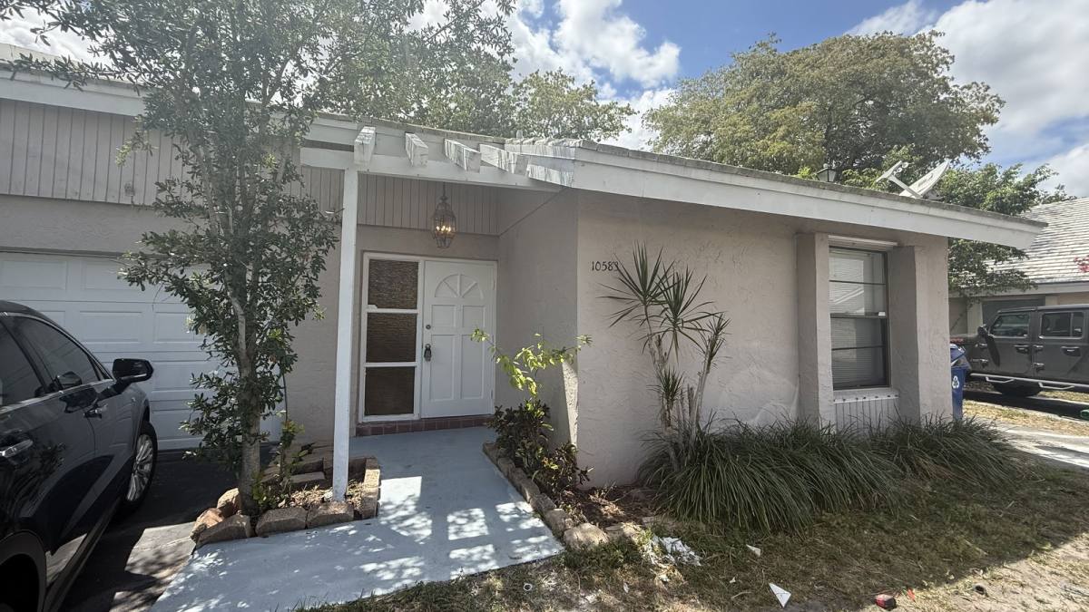 Townhouse for rent at 10583 La Placida Dr, Coral Springs, FL 33065