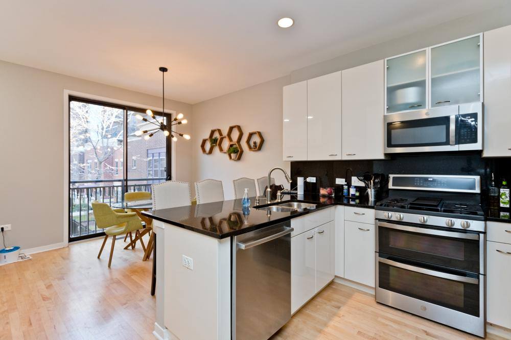 Townhouse for rent at 434 Elm #1, Chicago, IL 60610