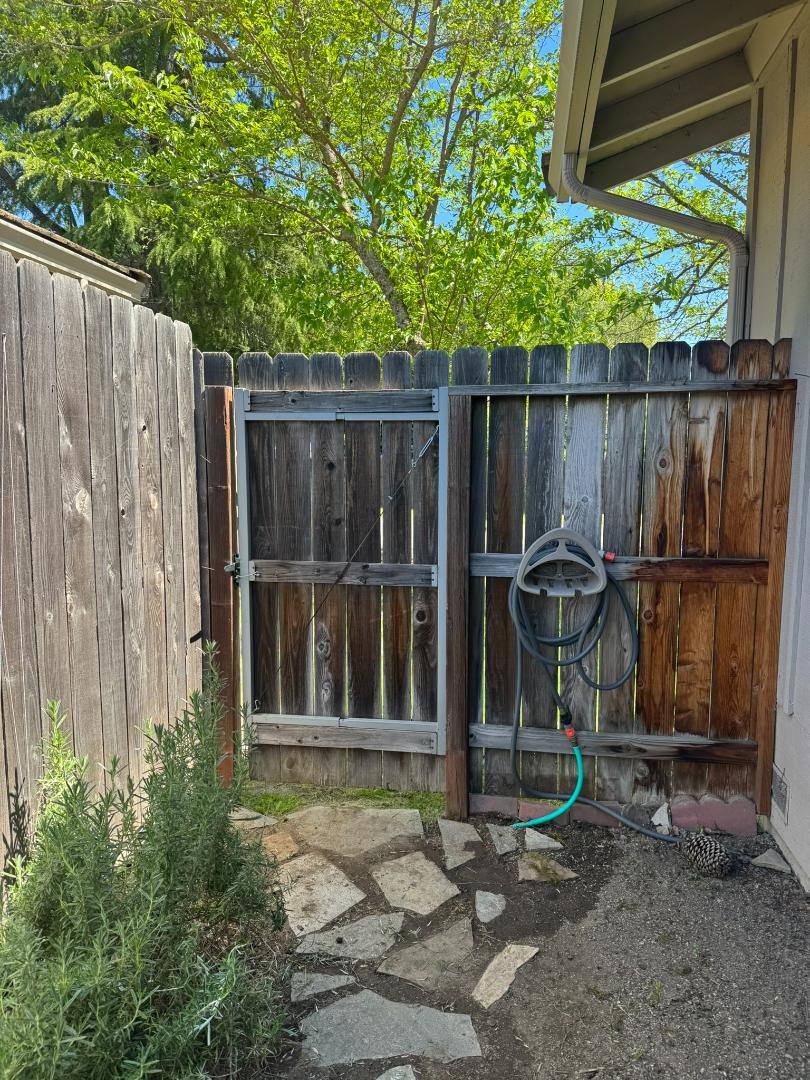 Apartment for rent at 300 Shafer Lane E1 #E1, Jacksonville, OR 97530