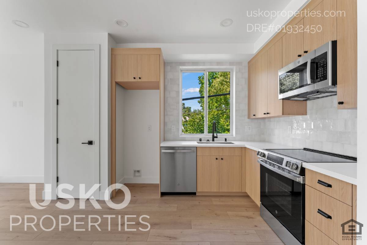 Townhouse for rent at 1012 Uptown Alley #1, Sacramento, CA 95818