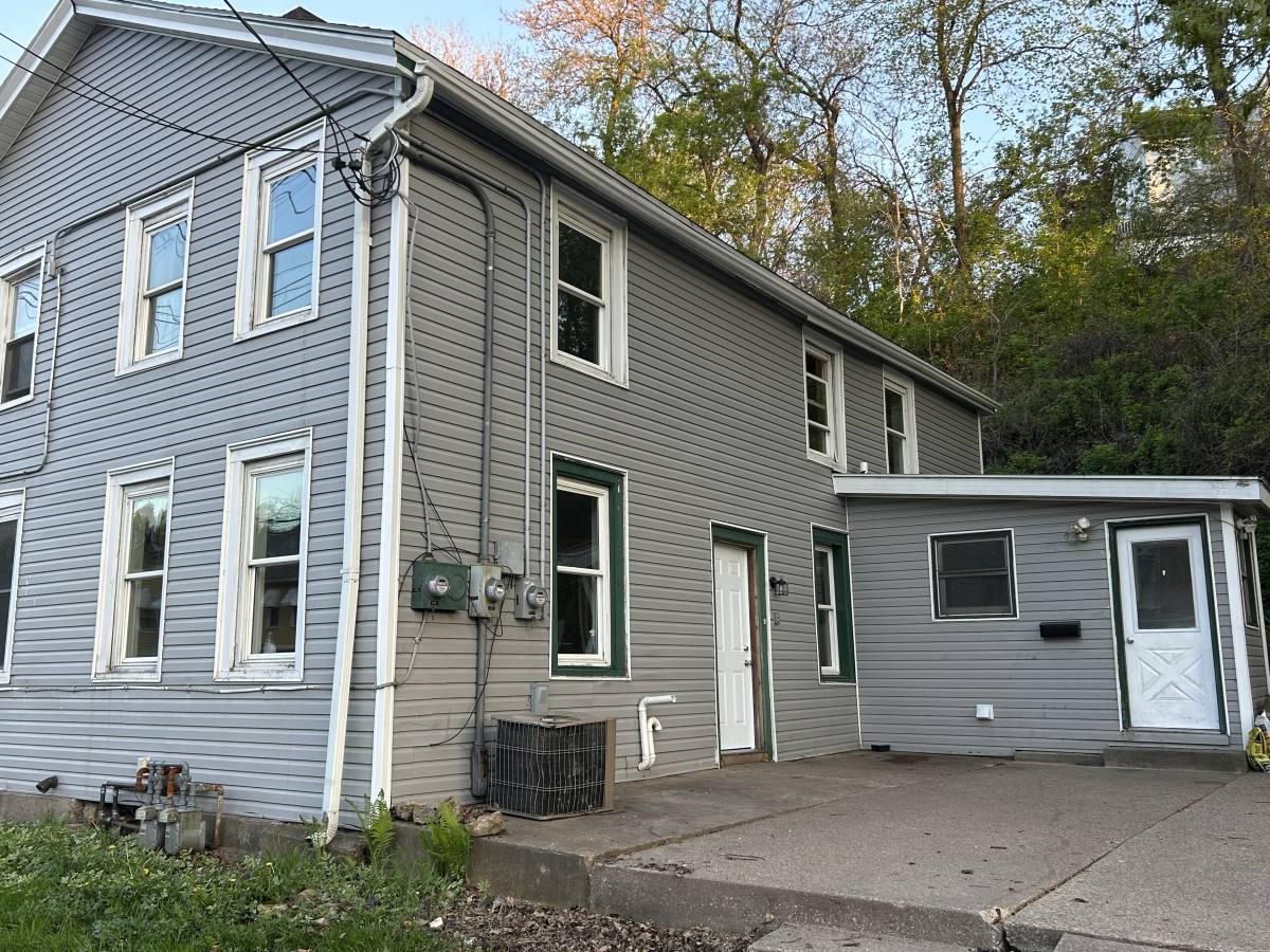 Townhouse for rent at 578 W Locust St, Dubuque, IA 52001