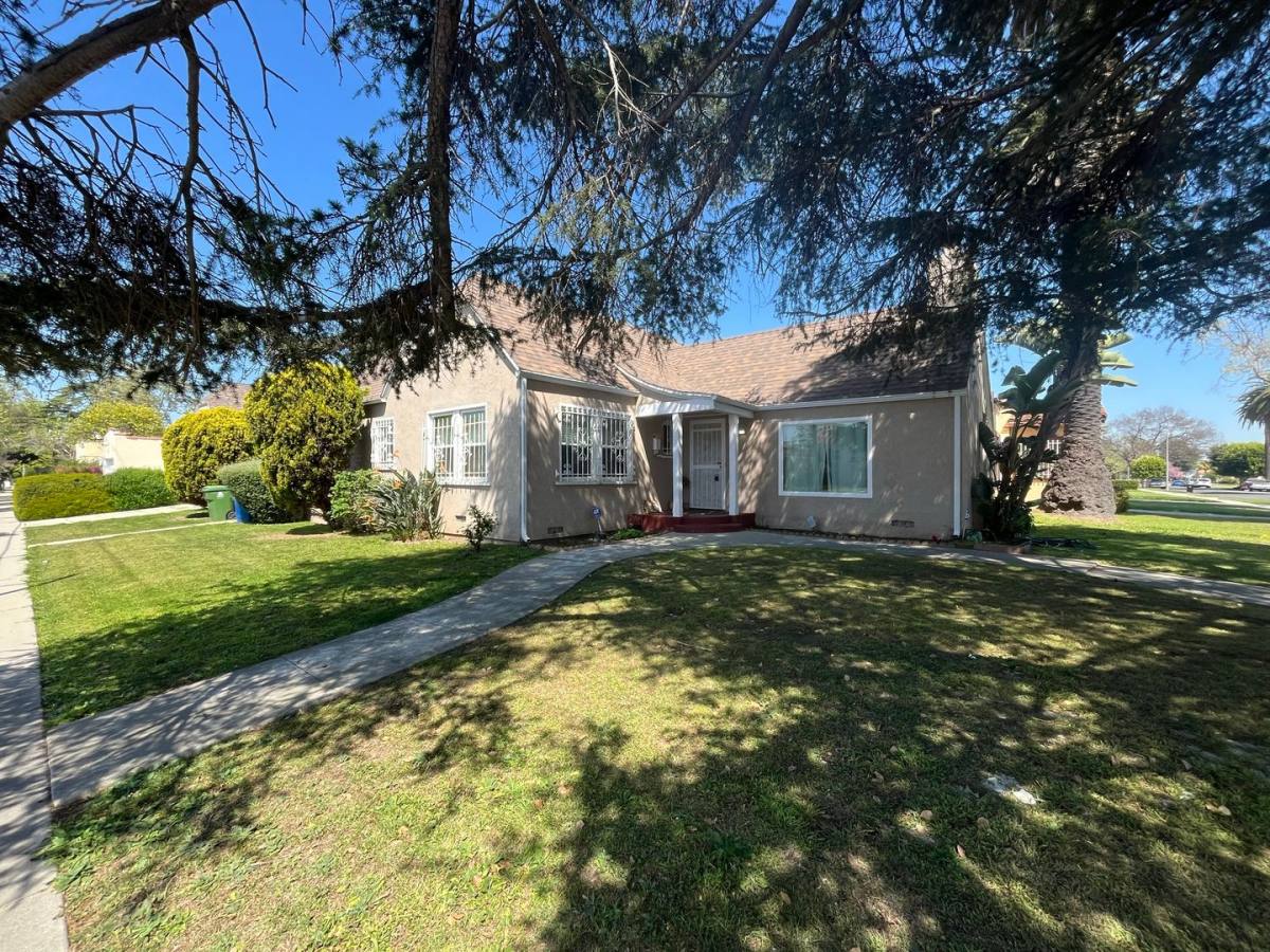 House for rent at 2059 W 78th St, Los Angeles, CA 90047