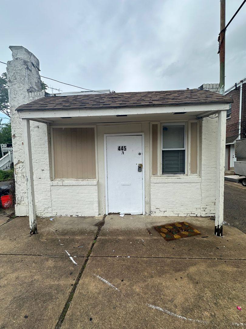 Apartment for rent at 445 Croyden Rd, Upper Darby, PA 19082